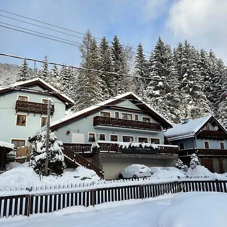 Domcek V Strani ロッジ *